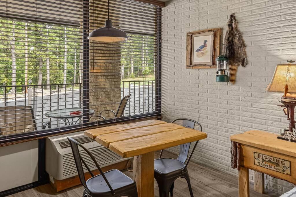 Stonegate Lodge King Bed, Wifi, 50In Tv, Fire Pit, Salt Water Pool Room # 310 Eureka Springs Extérieur photo